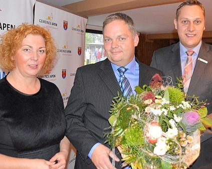 Dr. Gunnar Habben (Mitte) wurde zum neuen stellvertretenden Brgermeister gewhlt und folgt damit Frauke Tammen im Amt, rechts im Bild der hauptamtliche Brgermeister Matthias Huber. 